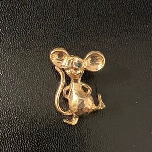 🌻3 for $21z. Gold Mouse Brooch